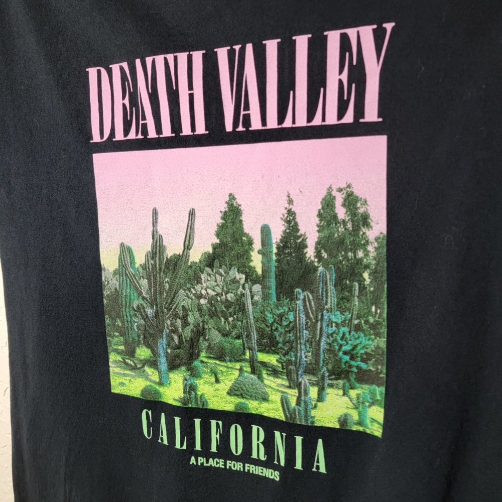 Unisex Death Valley California Funny T-Shirt Sz S Black Pink Tee Front Graphic